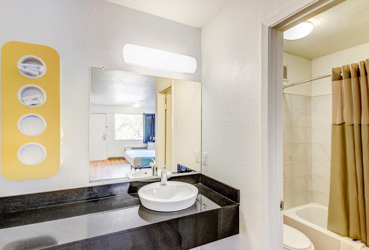 Motel 6 Waco - Lacy Lakeview Bellmead Esterno foto